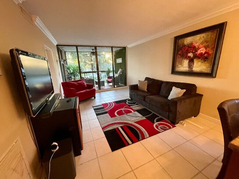 Building Photo - 8409 Forest Hills Dr