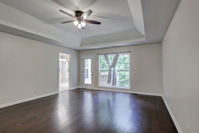 Building Photo - 3 bed 2 bath w sweet basement.  Go