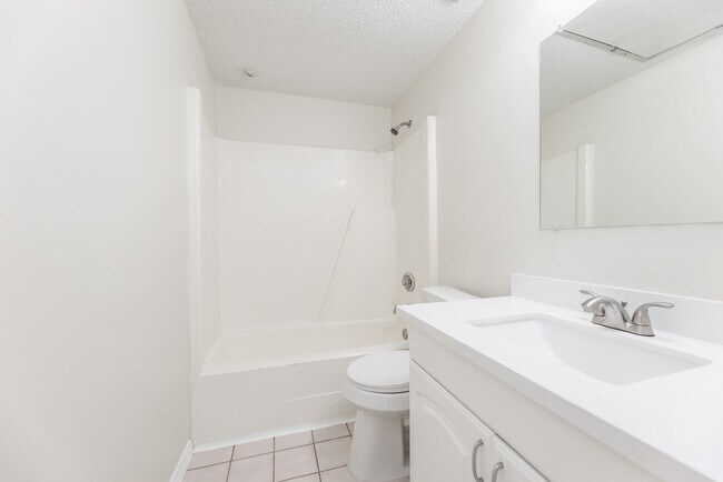 Building Photo - 3742 Thistlemont Dr