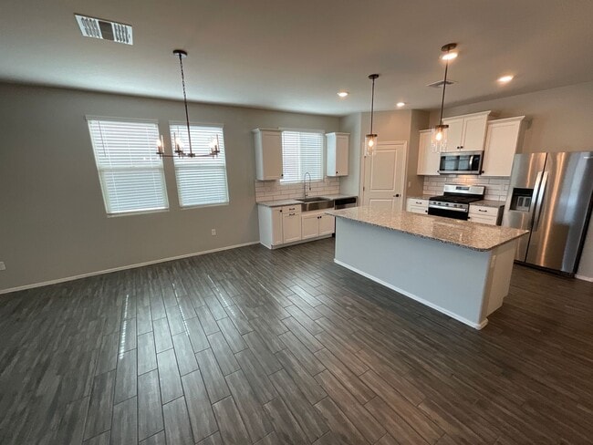 Building Photo - Mountain views in Rocking K Community