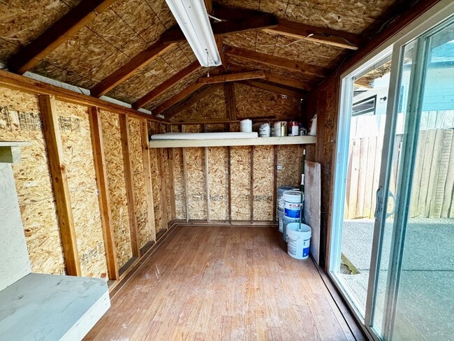 Building Photo - Spacious 3-4 Bedroom Home with Low Mainten...