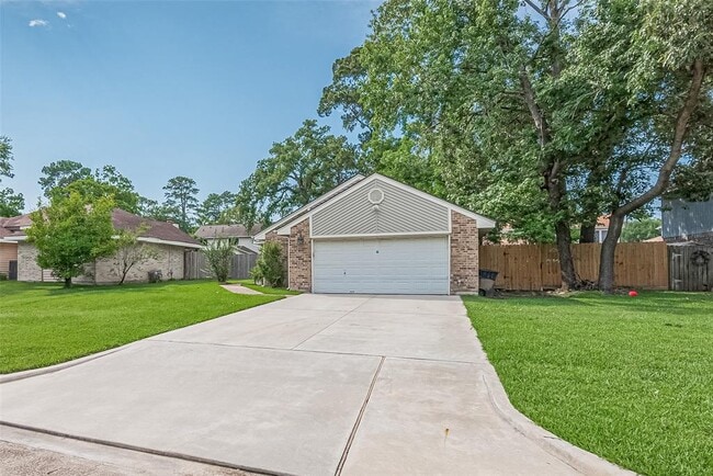 Building Photo - 8711 Pines Pl Dr