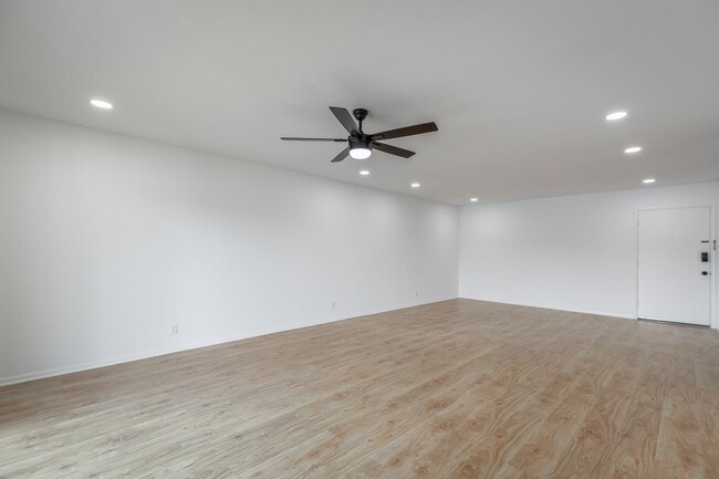 Building Photo - 2 Bedroom 2 Bath in Northshore