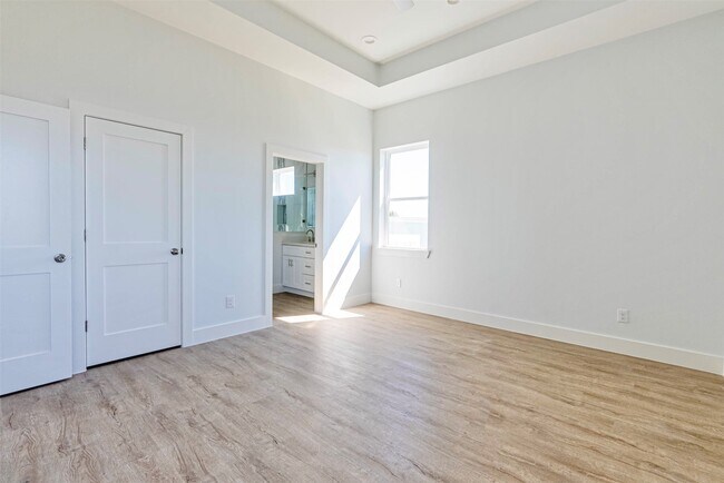 Building Photo - 4206 Mason Dr