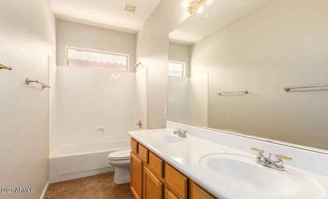 Building Photo - 2751 E San Tan St
