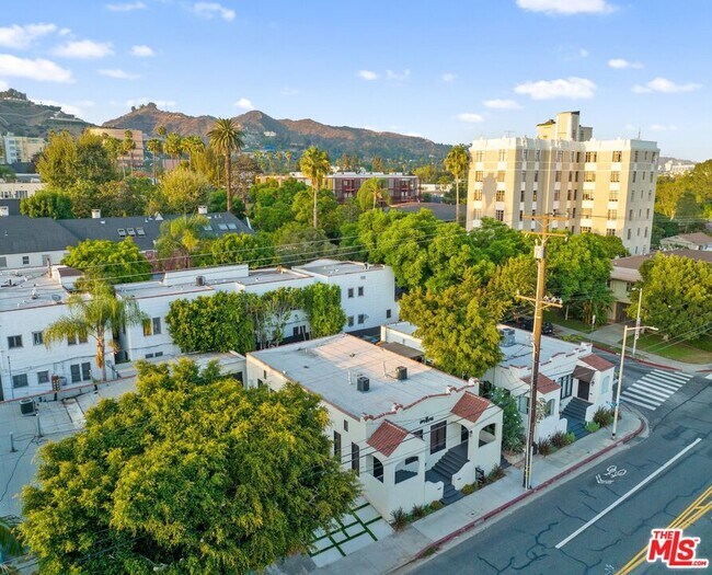 Building Photo - 7957 Fountain Ave