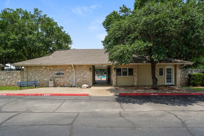 Building Photo - "Charming 3-Bedroom San Antonio Home with Cozy Fireplaces & Ample Storage!"