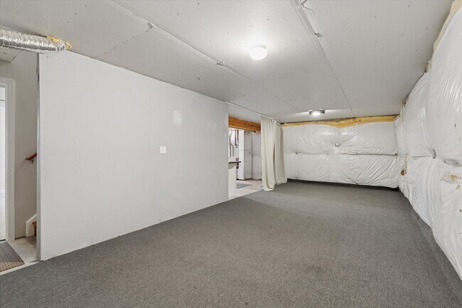 Building Photo - Spacious Single-Family Home On Over A 1/2 ...