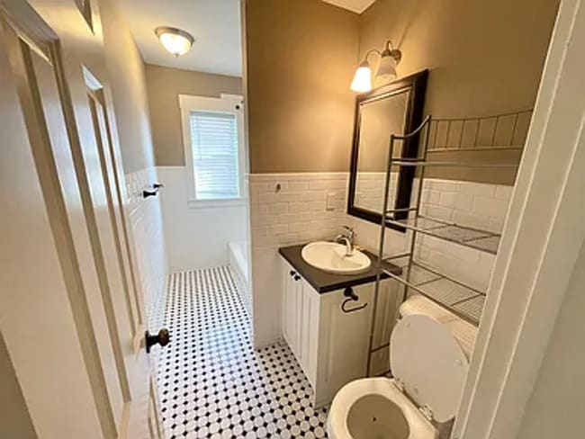 Building Photo - 414 S 40th St