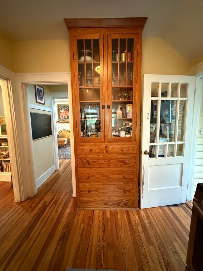 Building Photo - 557 7th Ave N