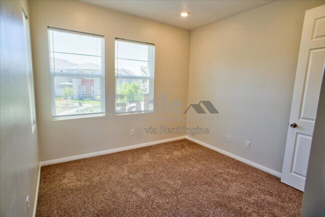 Building Photo - 27477 Boulderview Way