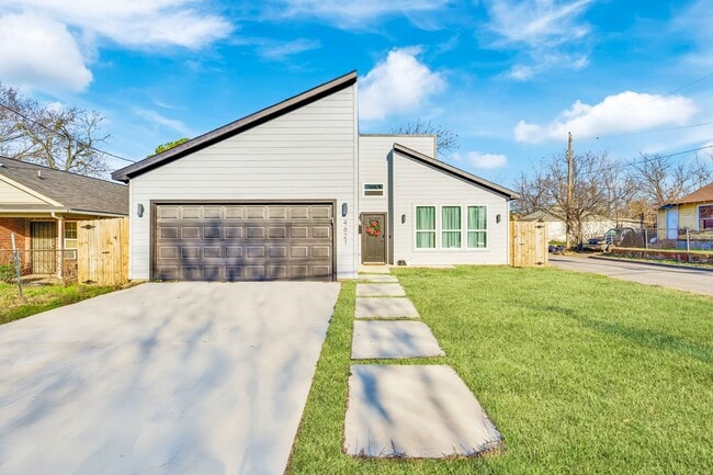 Building Photo - 4621 Collins Ave