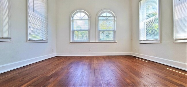 Building Photo - 438 26th St