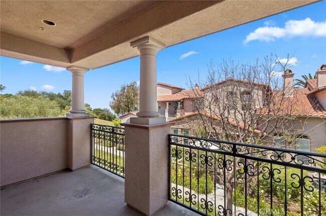Building Photo - 67 Mandria