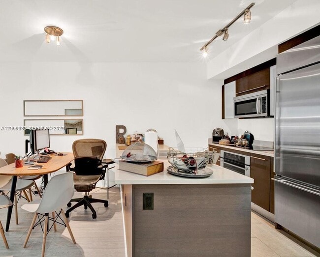 Building Photo - 500 Brickell Ave