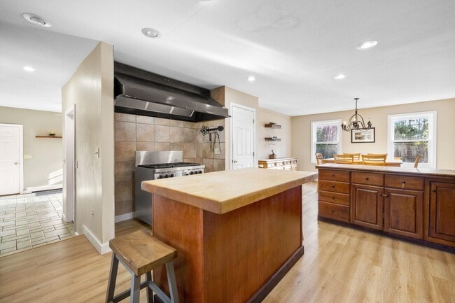 Building Photo - 31 Moulton Ave