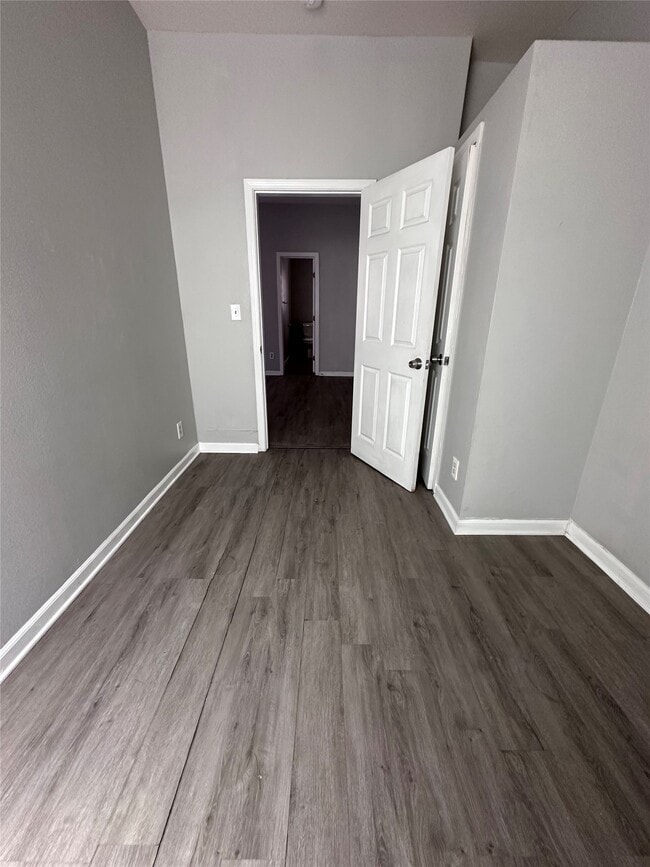 Building Photo - 910 37th St