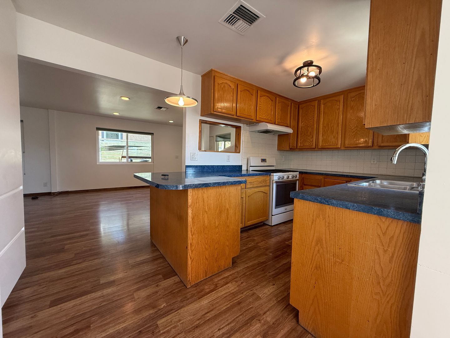 Building Photo - Charming Highland Park Retreat | Spacious 3BD/3BA on a Cul-de-Sac