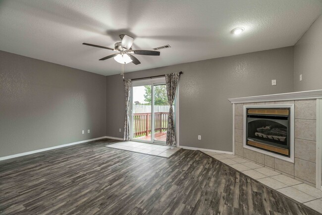 Building Photo - Spacious 3-Bedroom Home in Bentonville’s Eagle Crest Estates – First months rent 50% off!