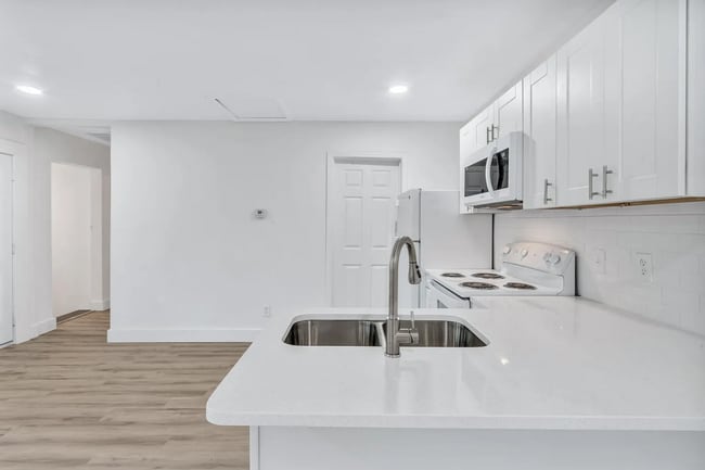 Building Photo - Darling 3/1 Duplex in Oakhurst