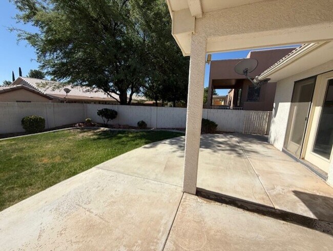 Building Photo - Occupied Do Not Disturb Tenant 3 Bedroom Plus Den & 2 Bath home Contact Property Pros Property Ma...