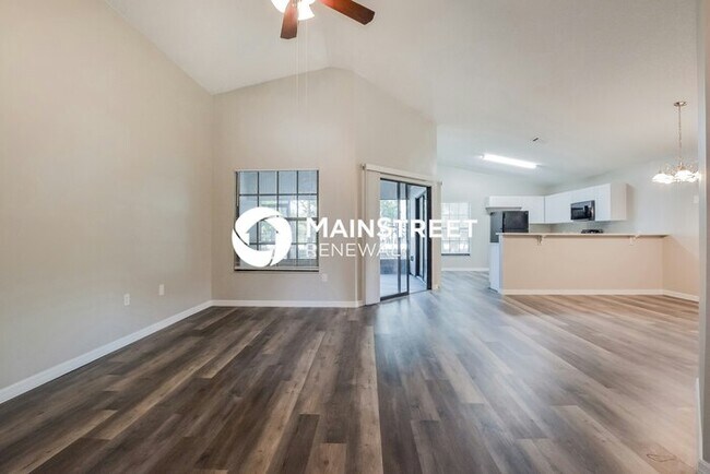 Building Photo - 3 Bedroom Pet-Friendly Home in KISSIMMEE, FL with Main Street Renewal