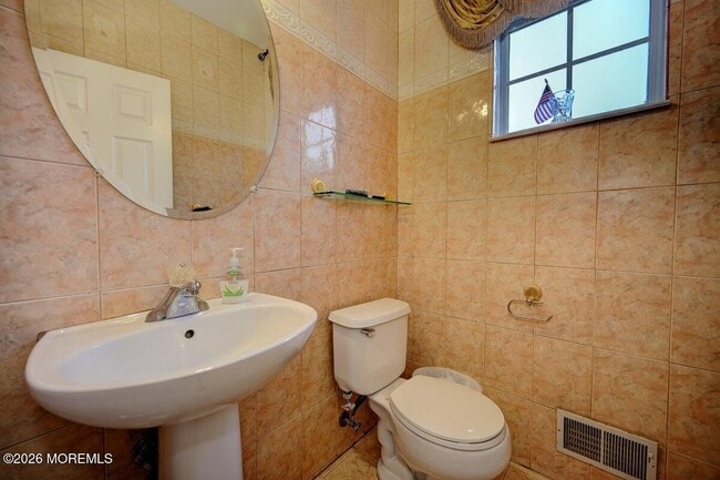 Building Photo - 319 Bernard Dr