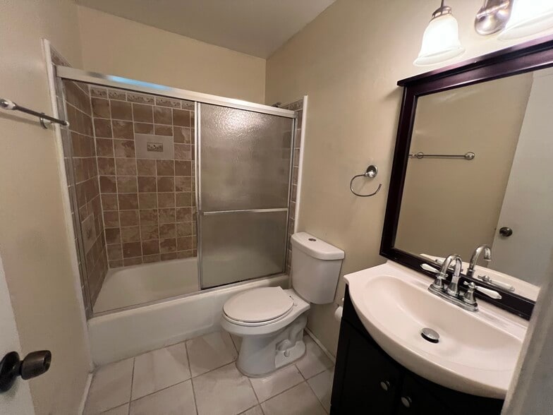 Building Photo - 1005 Vine St