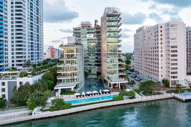 Building Photo - 1300 Monad Ter