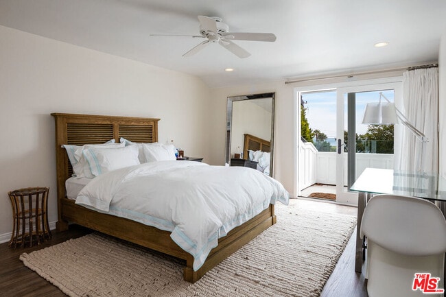 Building Photo - 29225 Cliffside Dr