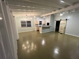 Building Photo - 500 Silver Beach Ave