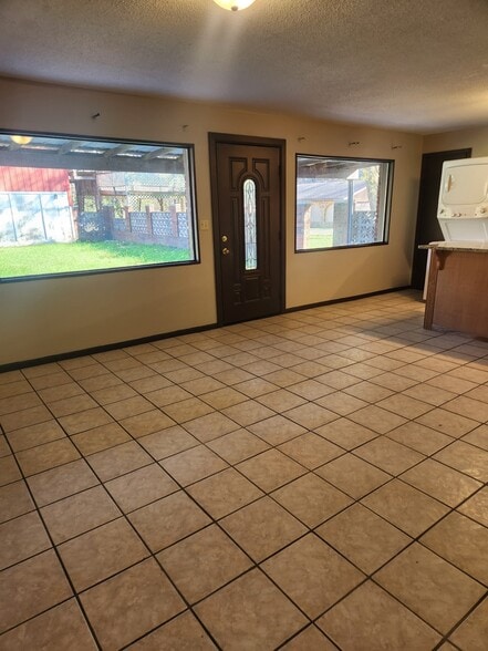 Building Photo - 920 W Cape Rock Dr