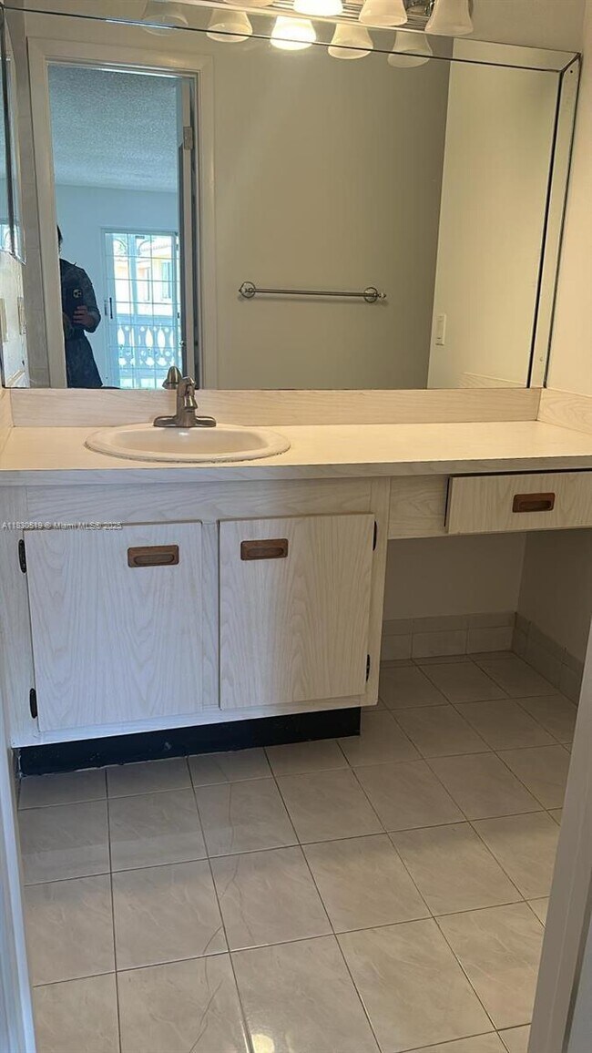 Building Photo - 10441 Mahogany Key Cir