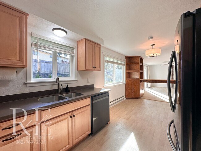 Building Photo - A Warm & Welcoming Rambler in the Heart of Central Kitsap