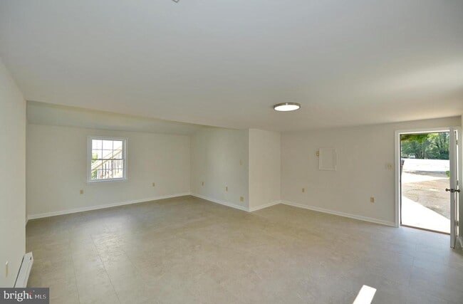 Building Photo - 31 W Whitlock Ave