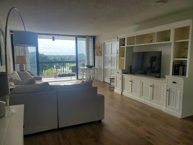 Building Photo - 2425 Presidential Way