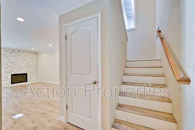 Building Photo - 135 Brenton Ct