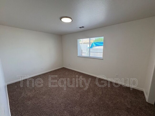 Building Photo - 514 N Summers St