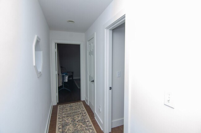 Building Photo - Beautiful home in Hillsboro Village
