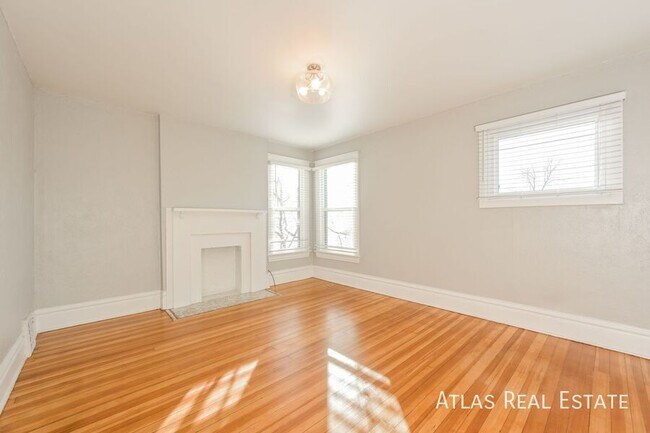 Building Photo - 480 N Washington St