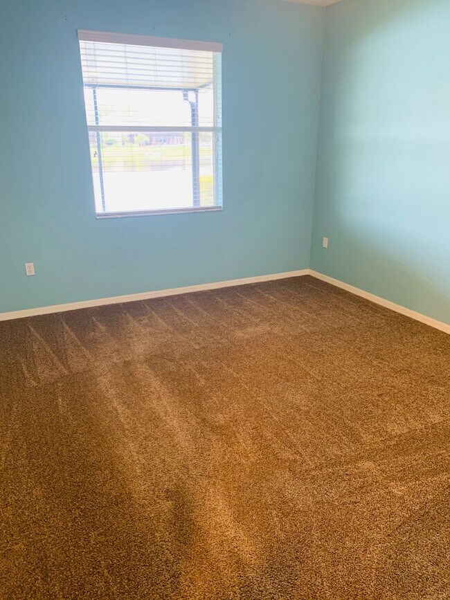 Building Photo - Waterfront View! 4 bed 2 bath 2 car garage