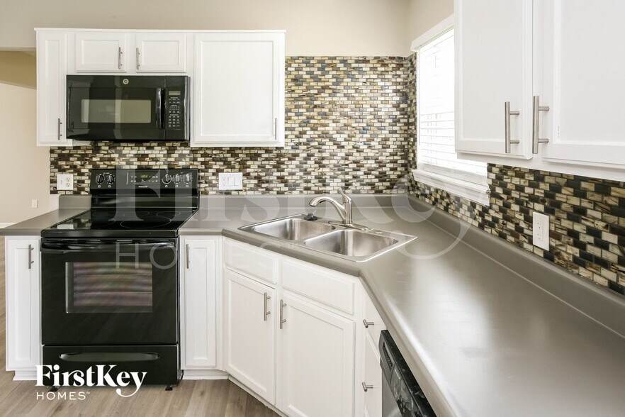 Building Photo - 3346 Crestwell Dr