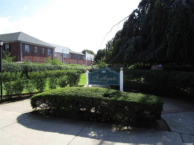 Building Photo - 255 Central Ave