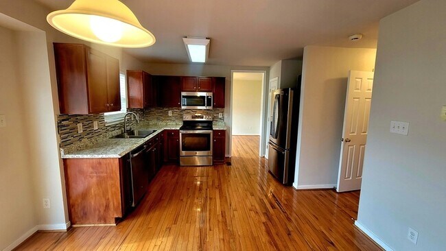 Building Photo - 4000 Stone Creek Terrace