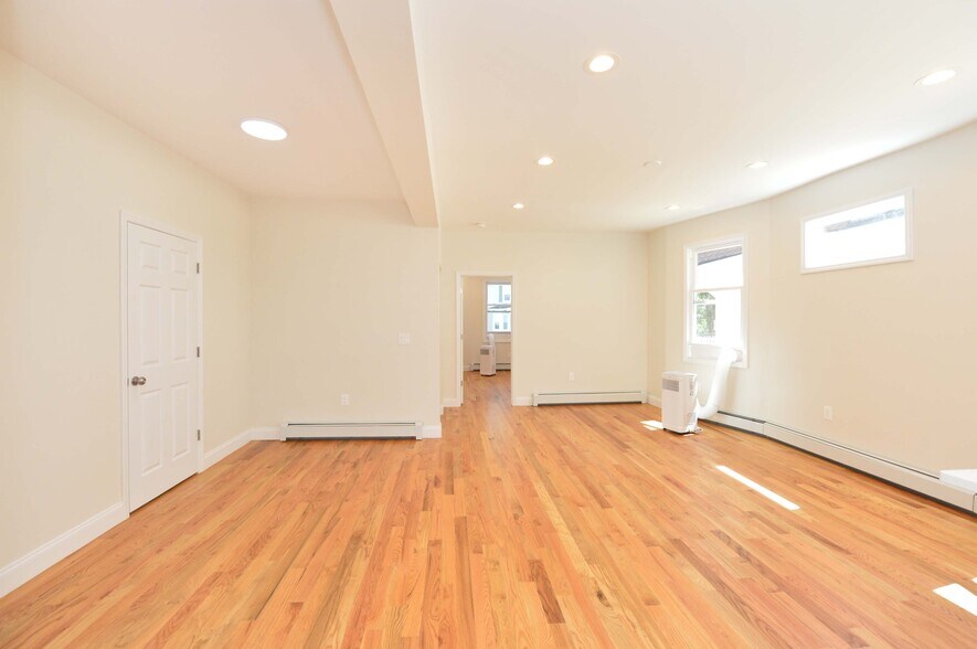 Building Photo - 309 Academy St