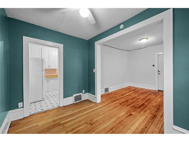 Building Photo - 3212 1st Ave S