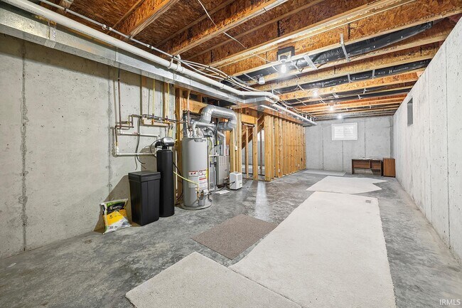 Building Photo - 987 Marwyck St