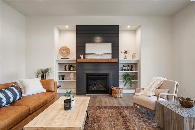 Building Photo - Stunning New Construction Five Bedroom Three Bath in South Richland!