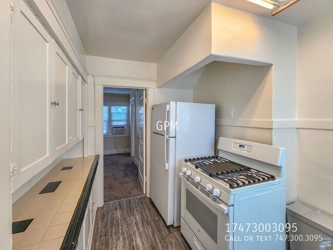Building Photo - 383 N Wilson Ave