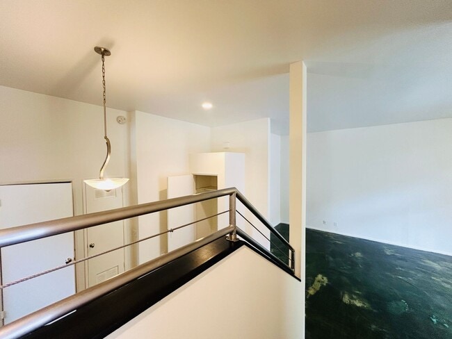 Building Photo - 2339 Hyperion Ave